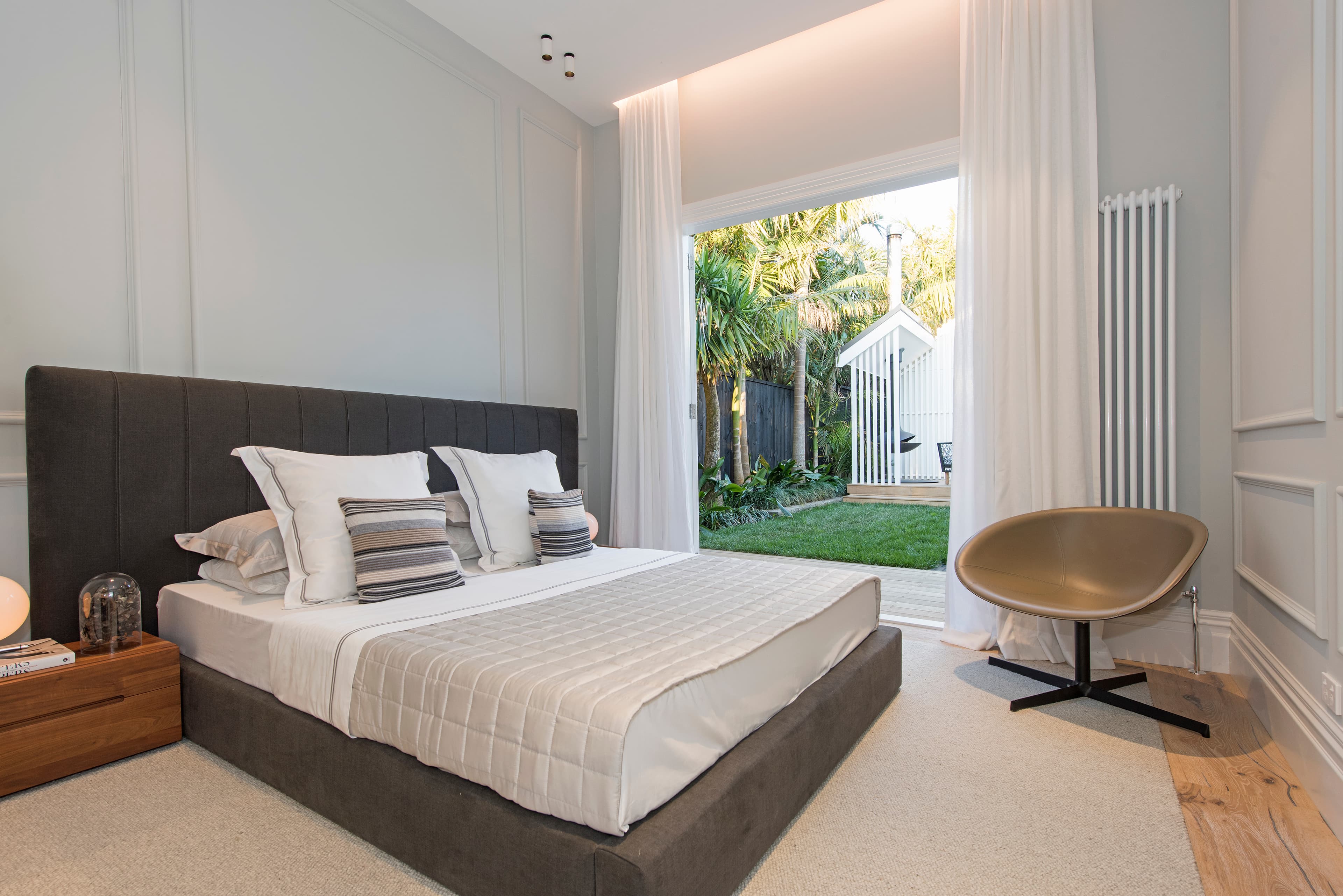 Courtyard House — hallway vista